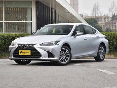 雷克萨斯ES跌破20万，现在买它回家还有面子吗？