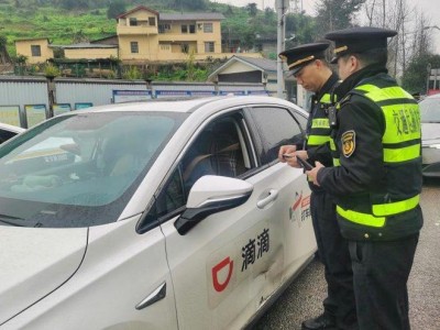 春节重庆巴南乡村游热，执法人员保障游客平安出行