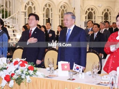 韩国第一夫人访越穿韩服，红色印花惊艳全场