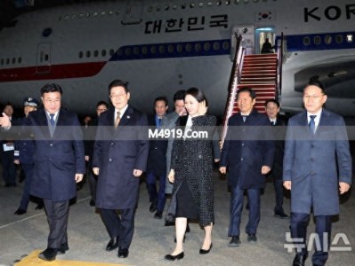 韩国总统夫妇访日2天，金惠景造型多变尽显风采与贤惠
