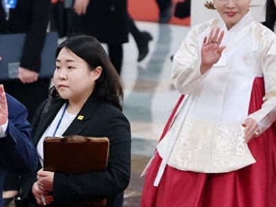 韩国第一夫人访华第二天，韩服造型吸睛，行程满满超贤惠