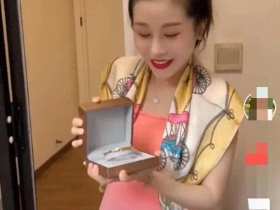 28岁三胎妈妈宋玉希被骂老土，隆胸整容后越走越偏