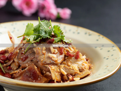 四川夫妻肺片：独特风味背后的爱情、制作与生活哲学