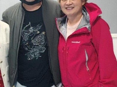 岳云鹏妻子照片曝光，两人恩爱有加，郭德纲对徒弟超用心