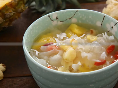 天气干燥易上火？试试酸甜开胃的菠萝银耳羹，做法超简单