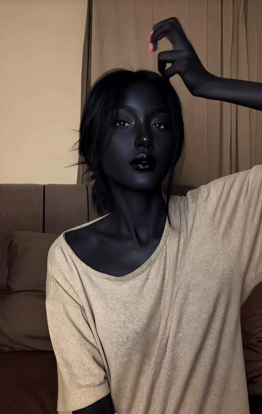 玩艾尔登法环记资源点位竟靠这招，现实还有色气黑皮姐们