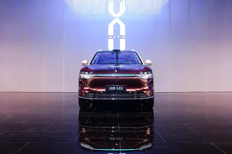 广州车展问界M9获‘商务座智选车’奖，M8获‘年度车’