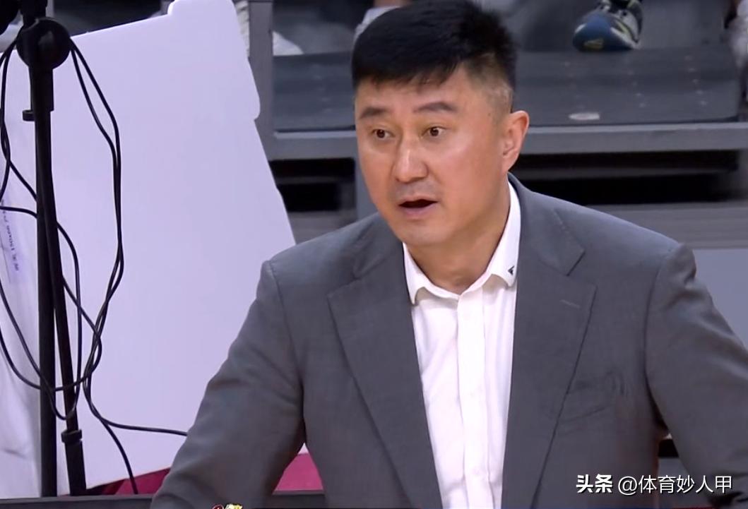 裁判驱逐出场的手势_裁判可以驱逐观众吗_