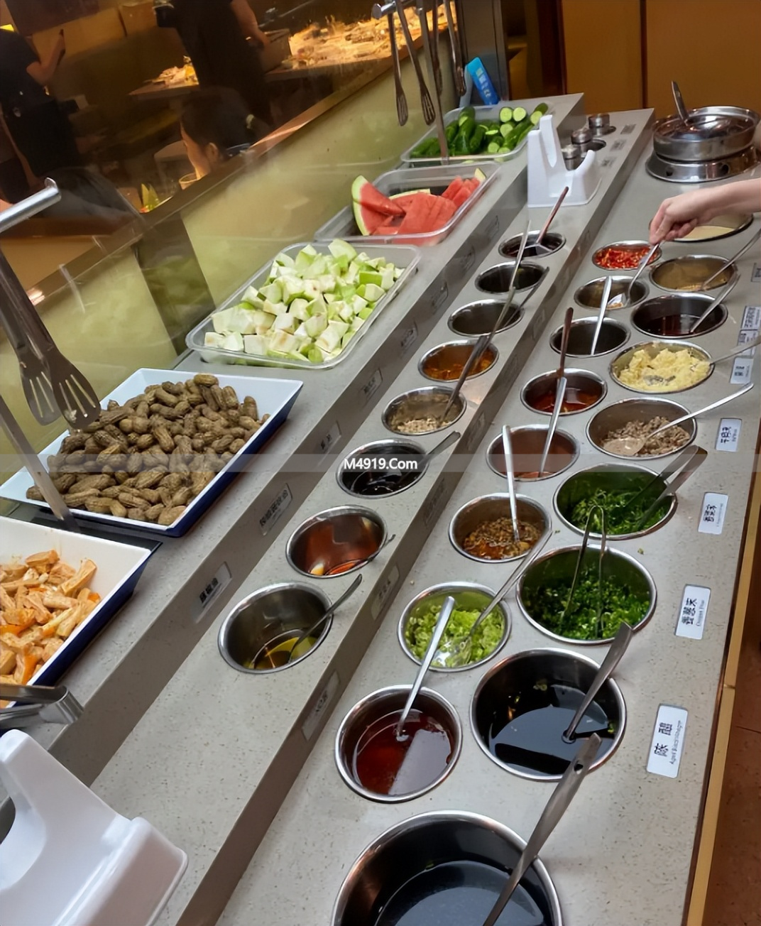 中国对韩免签后韩国游客蜂拥而至，被美食、物价等吸引