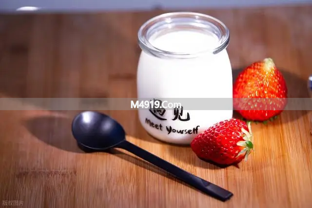 早上空腹喝酸奶有益吗？多维度分析给你科学饮用参考