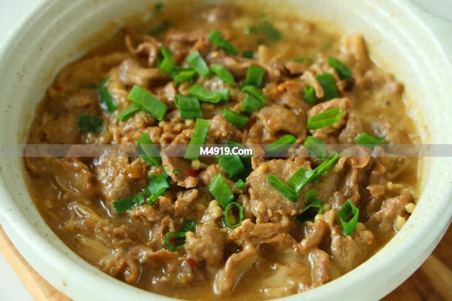 牛肉金针菇砂锅：懒人快手菜，孩子爱吃