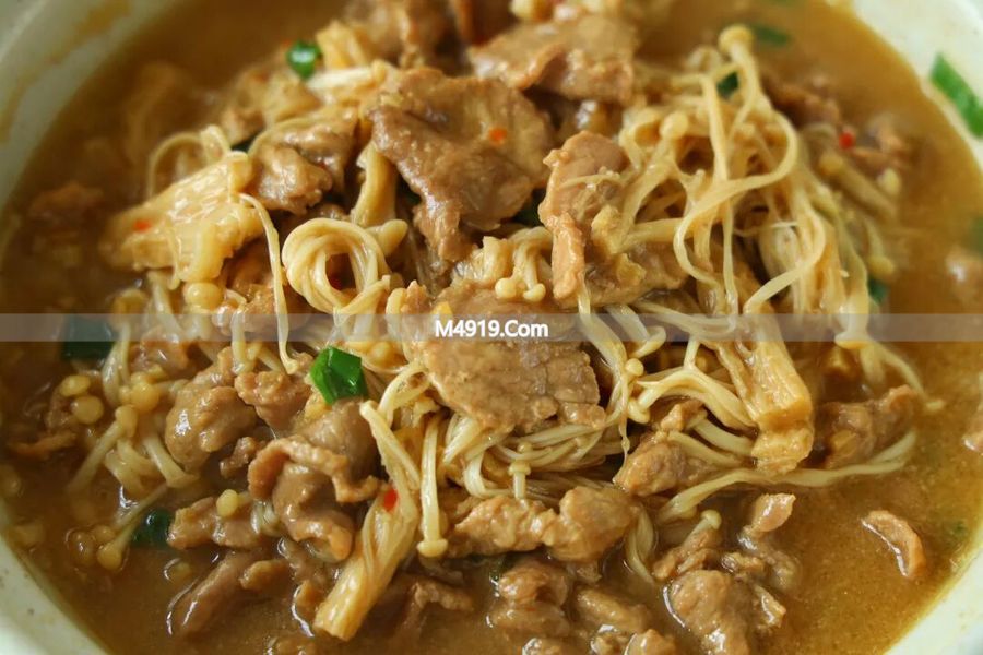 牛肉金针菇砂锅：懒人快手菜，孩子爱吃