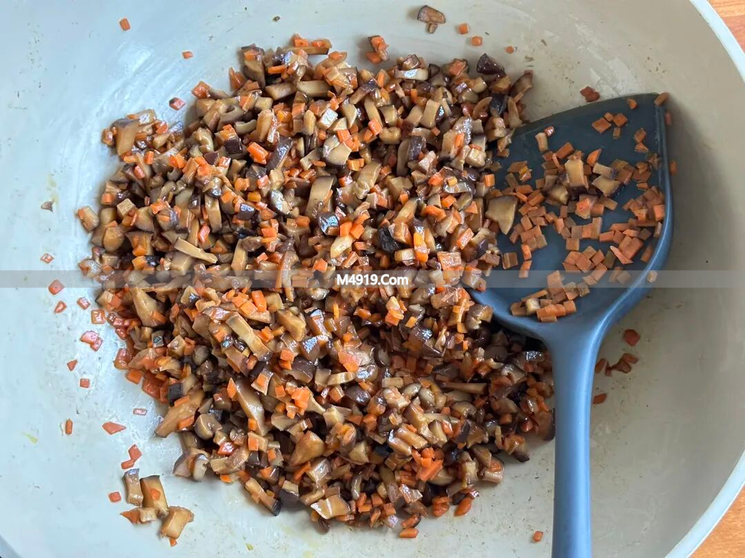 家常青菜香菇包做法简单，老人孩子都爱吃，快来试试