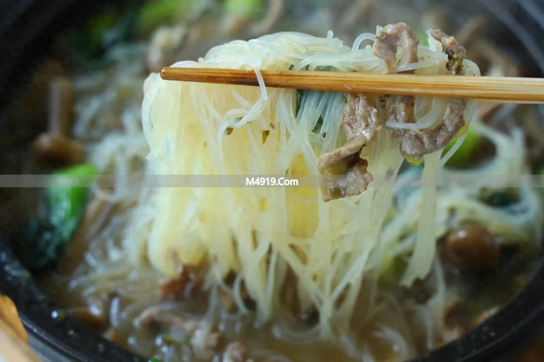 天冷犯懒不想做饭？牛肉米粉煲，营养美味一锅端