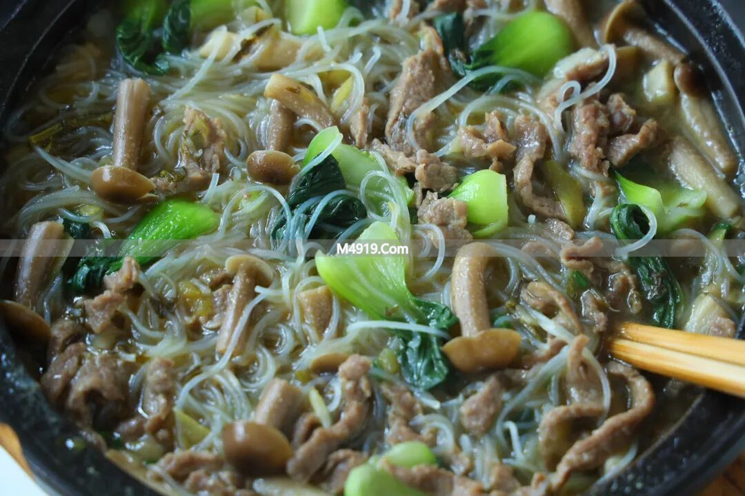 天冷犯懒不想做饭？牛肉米粉煲，营养美味一锅端