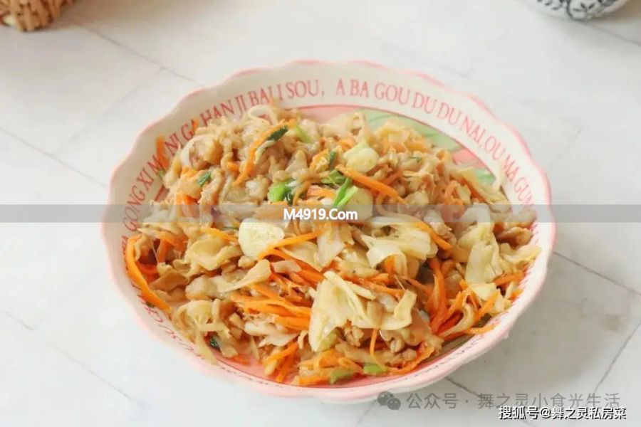 春天餐桌必备鲜脆笋丝炒肉丝，做法及养生知识全分享