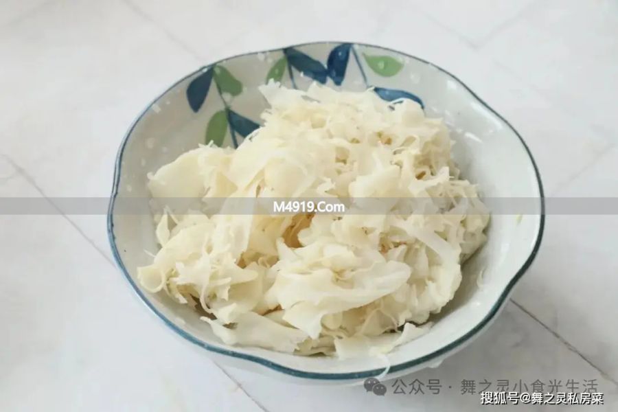 春天餐桌必备鲜脆笋丝炒肉丝，做法及养生知识全分享