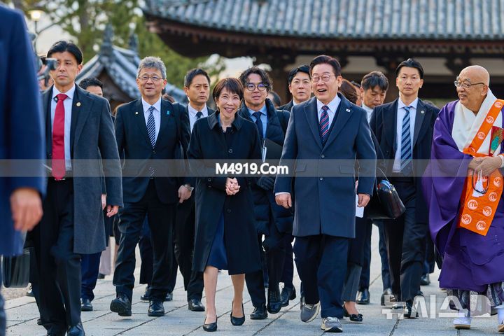 _孙红雷x张艺兴文_卢老爷的表情包