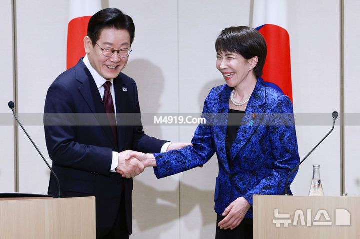 孙红雷x张艺兴文_卢老爷的表情包_