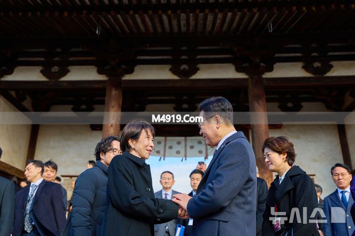 孙红雷x张艺兴文_卢老爷的表情包_
