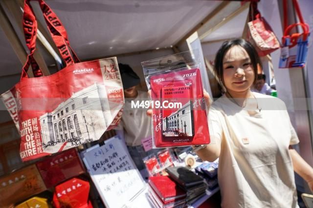 _剧场观众厅入口_长江人艺先锋剧场