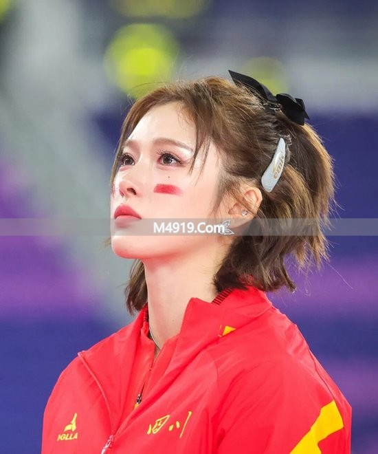 女性带妆运动遭质疑，女运动员因爱美受性别审视