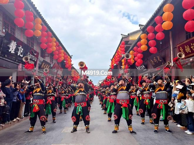 四川会理元宵节举办系列活动，舞龙舞狮闹新春吸引众多游客