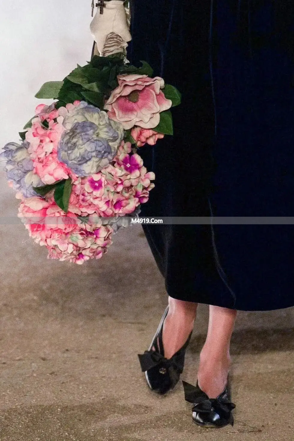 春日迷笛裙穿搭指南：搭尖头鞋、玛丽珍鞋，舒适又优雅