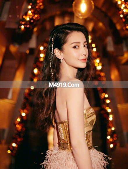 cosmo时尚盛典：林允儿展现少女感，baby造型精致不输阵