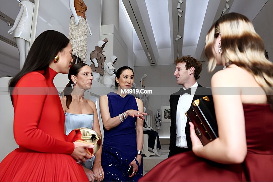 扎克伯格和华裔老婆去Metgala了！老婆穿大红裙，这次把人美到了_扎克伯格和华裔老婆去Metgala了！老婆穿大红裙，这次把人美到了_