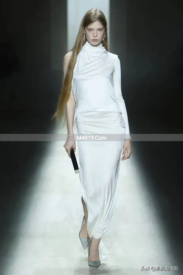 薇薇安·威尔逊拍大胆照片，与父亲马斯克恩怨不断