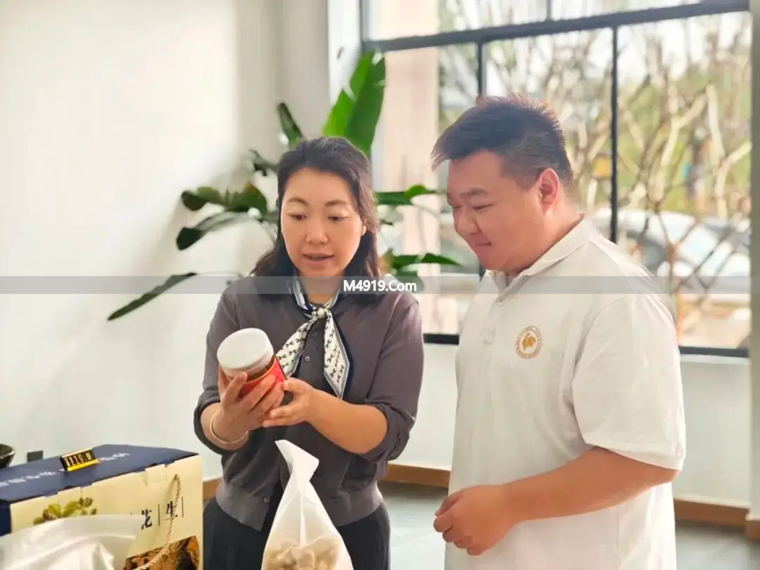 全国政协委员黄玮四年履职：让快消失的声音别没了