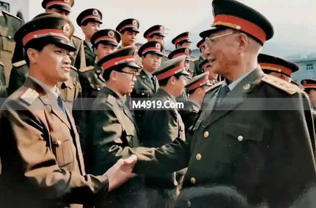 军委副主席最高服役年龄是多少？正大军区级有何规定？