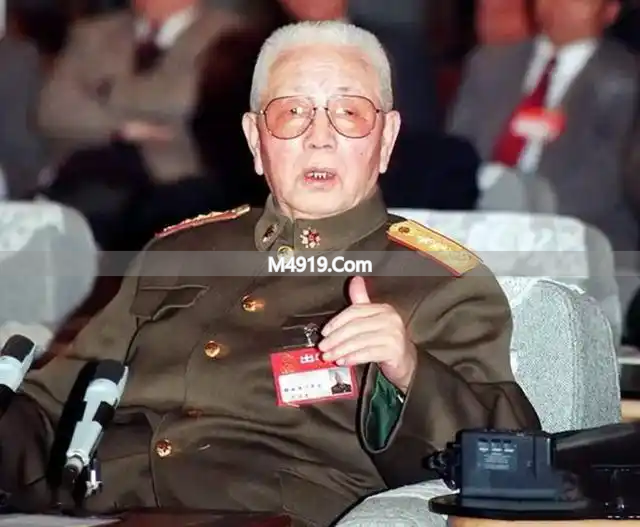 军委副主席最高服役年龄是多少？正大军区级有何规定？