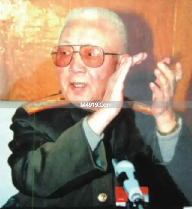 军委副主席最高服役年龄是多少？正大军区级有何规定？