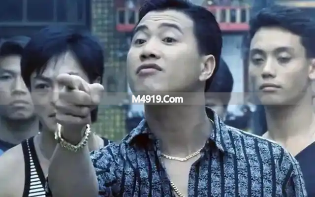 何清成将军买剪纸遇歹徒挑衅，背后故事令人动容