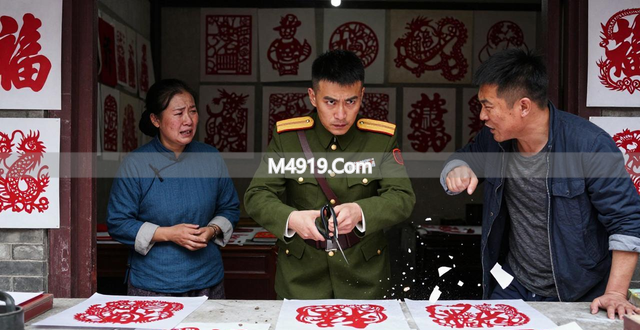 何清成将军买剪纸遇歹徒挑衅，背后故事令人动容