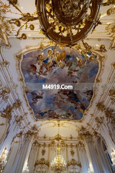 美泉宫室内参观票价格及镜厅、百万厅特色介绍