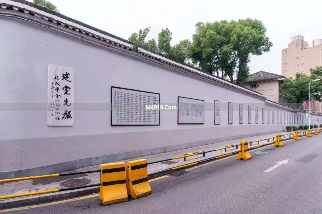 3月11日鄢福初亲临新民学会旧址调研考察，历史文化保护再添新动力，称赞诗词文化墙建设