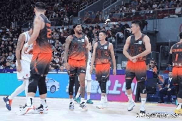 山东被深圳绝杀！王浩然神奇一球定胜负，克里斯30分白砍了