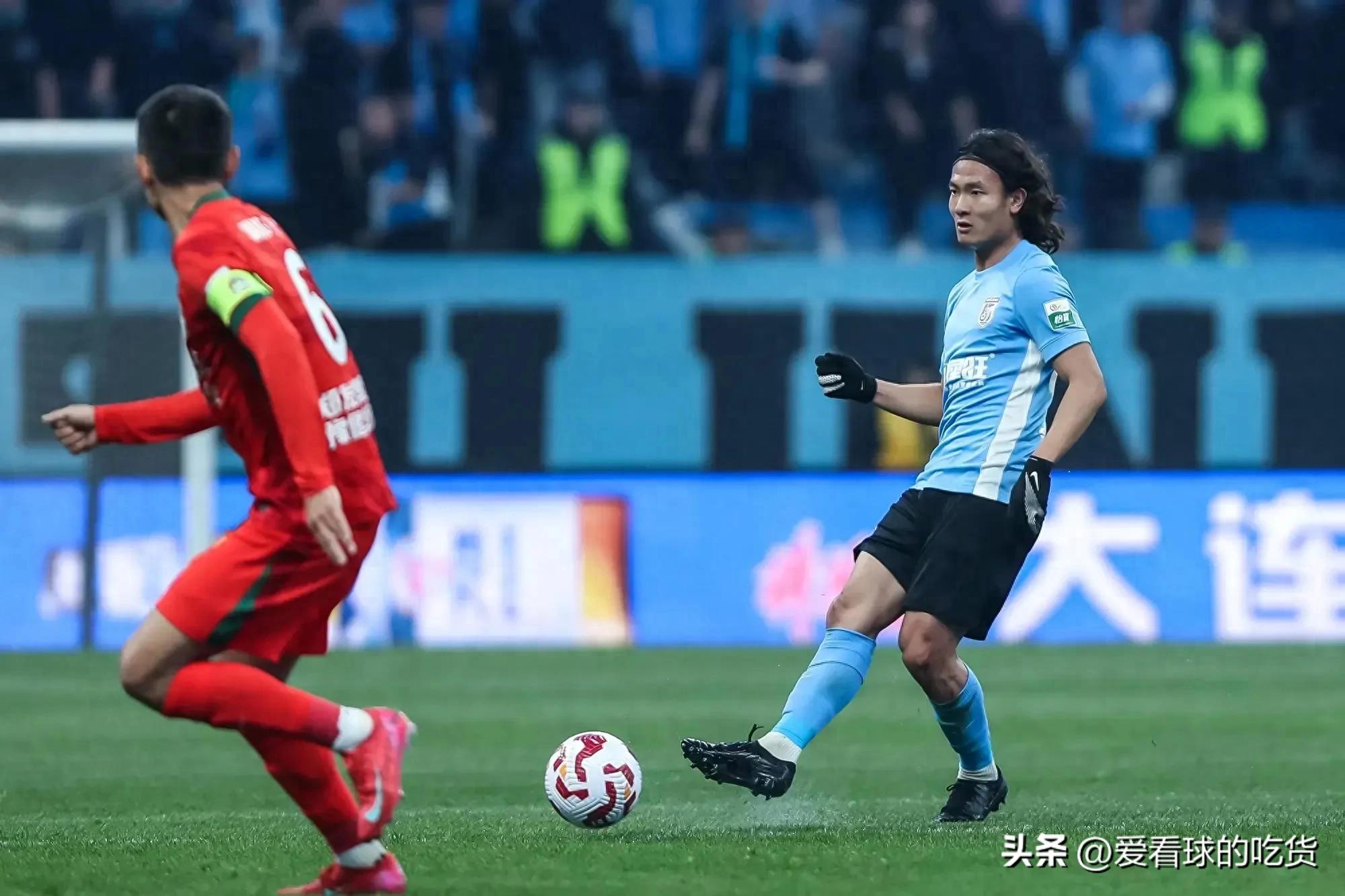 大连3:2云南冲上第七，伊万现场看中两人表现亮眼