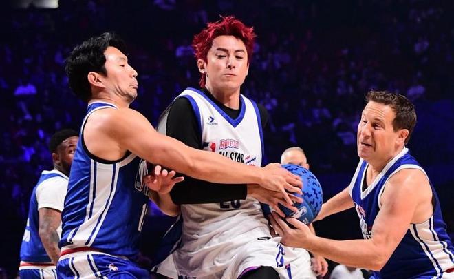 全明星名人赛：王鹤棣霸王步致敬詹姆斯砍10+4，林书豪一球8分制胜