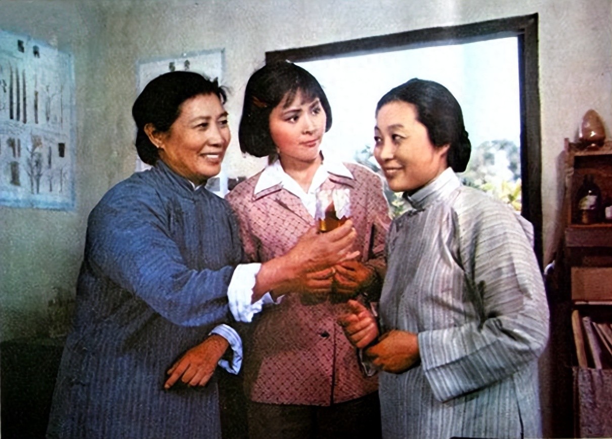 曾经嫌我吃虫子可怕，现在她比我还爱吃