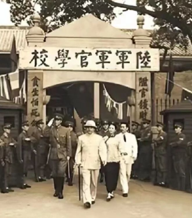 清华校名题写者，拒绝宋美龄求婚，被誉为民国颜真卿