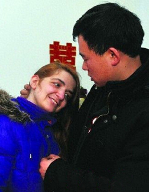 黄毛没人要，灌醉大叔嫁给他，如今幸福吗？