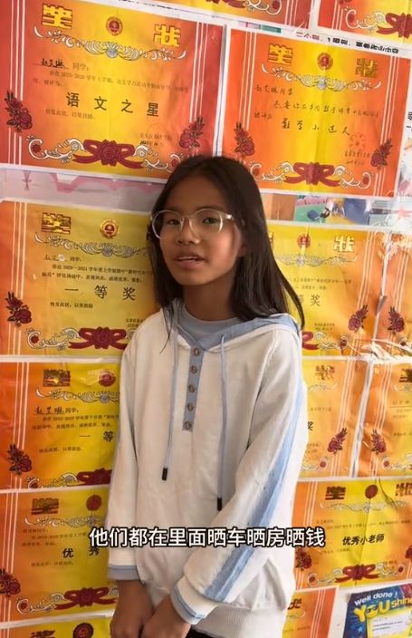 女孩晒满墙奖状被嘲学习学傻了，努力真比不上有钱？