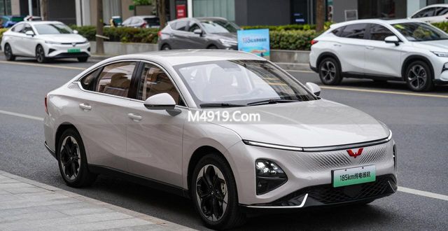 五菱星光L中大型插混SUV，油耗不到6L，纯电续航不到200km