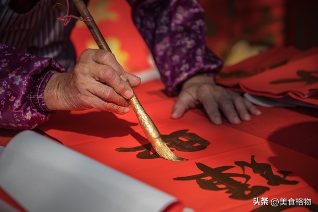 2026年没有大年三十，对联什么时候贴最好？提前贴有讲究