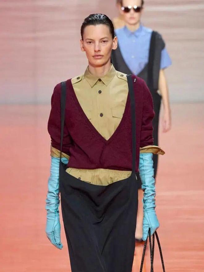 过年穿彩色衣服减龄又时尚，多巴胺穿搭已过时