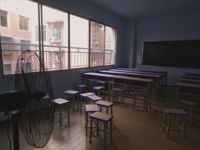 河南年轻教师月薪3000多元，这工资水平合理吗？